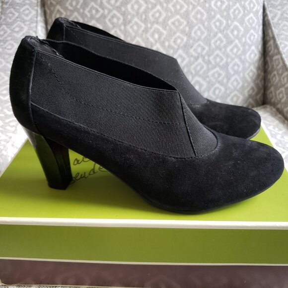 Naturalizer Blee Black Suede Bootie Heels (9.5 M/Black) - Picture 2 of 8